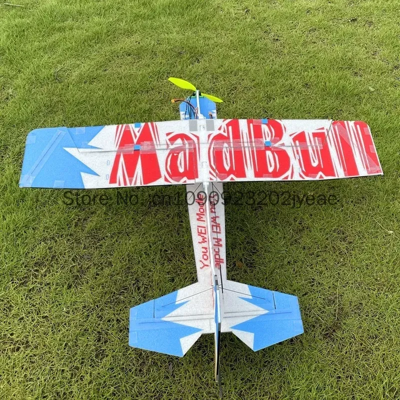 Mad Bull Einflügel-Modellbausa – Model Kit Competition Bewertung und Preis